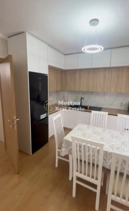 Tirane, jepet me qera apartament 2+1 Kati 2, 70 m² 500 € (Rruga 5 Maji)