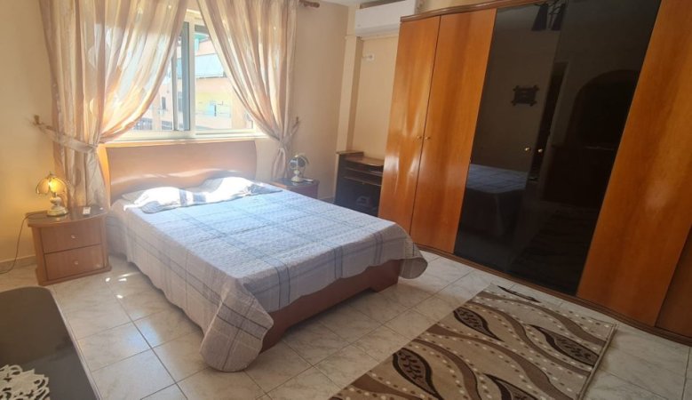 Tirane, jepet me qera apartament 3+1 , 100 m² 570 € (Zogu i Zi , Rruga Dritan Hoxha)