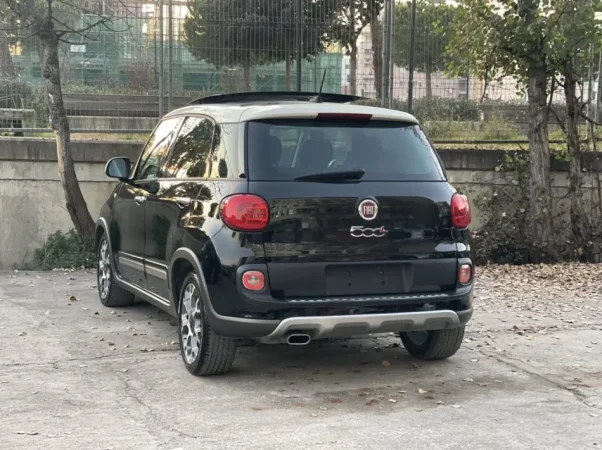 Tirane, shes makine Fiat 500 L Benzin, e zeze automatik Klima 157.000 km 6.900 €