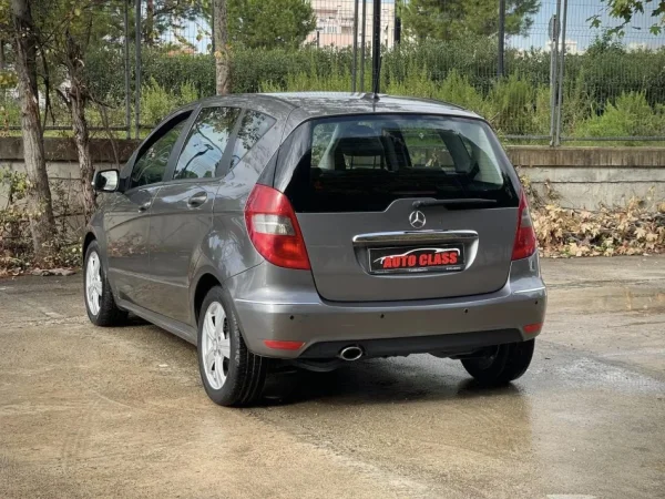 Tirane, shes makine Benz A150 Benzin, gri metalizato automatik Klima 184.000 km 5290 €