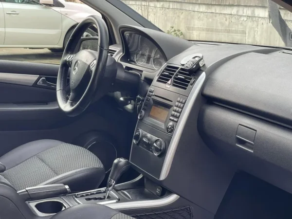 Tirane, shes makine Benz A150 Benzin, gri metalizato automatik Klima 184.000 km 5290 €