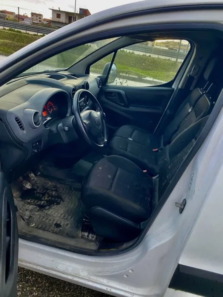 Kavaje, Shitet citroen berlingo motor 1.6  Nafte, e bardhë manuale Kondicioner 19.600 km 3.700 €
