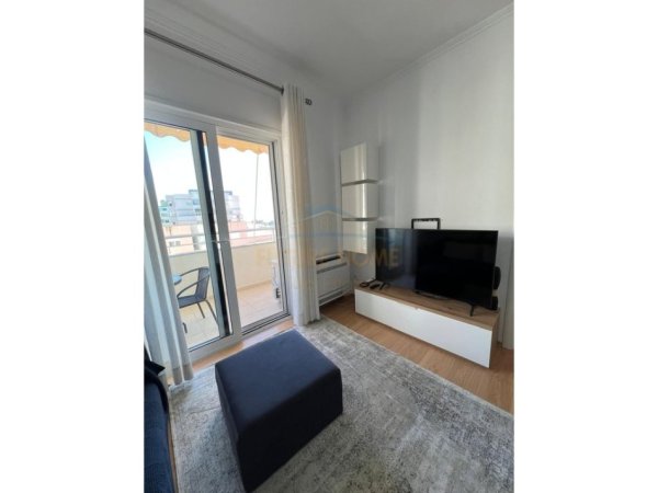 Durres, jepet me qera apartament 1+1+Ballkon Kati 8, 39 m² 450 € 