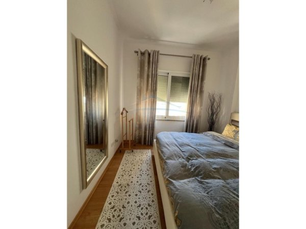 Durres, jepet me qera apartament 1+1+Ballkon Kati 8, 39 m² 450 € 