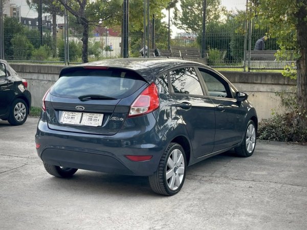 Tirane, shes makine FORD FIESTA TITANIUM Benzin+Gaz, gri metalizato manuale Klima 167.000 km 4.790 €