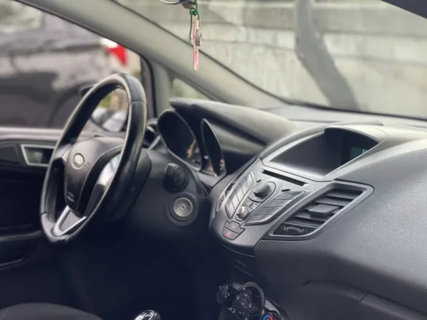 Tirane, shes makine FORD FIESTA TITANIUM Benzin+Gaz, gri metalizato manuale Klima 167.000 km 4.790 €