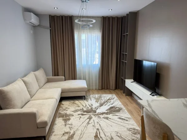 Tirane, jepet me qera apartament 1+1+Ballkon Kati 5, 500 €