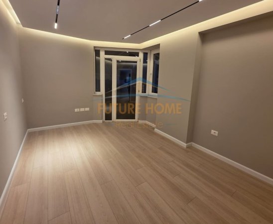 Shitet, Apartament 2+1+2 me verande, tek Ish Ekspozita, Tiranë