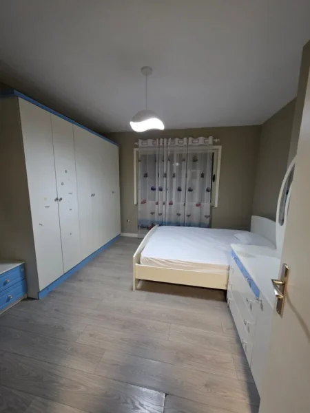 Tirane, jepet me qera apartament 2+1+Aneks+Ballkon Kati 8, 93 m² 500 € (Rruga 3 Deshmoret)