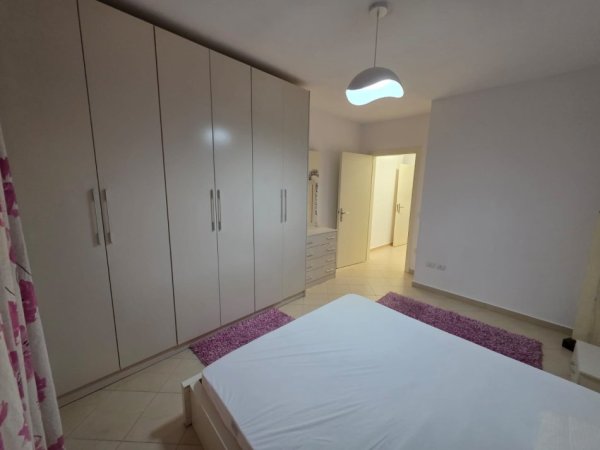 Tirane, jepet me qera apartament 2+1+Aneks+Ballkon Kati 8, 93 m² 500 € (Rruga 3 Deshmoret)
