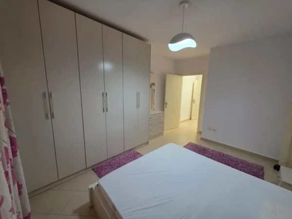 Tirane, jepet me qera apartament 2+1+Aneks+Ballkon Kati 8, 93 m² 500 € (Rruga 3 Deshmoret)