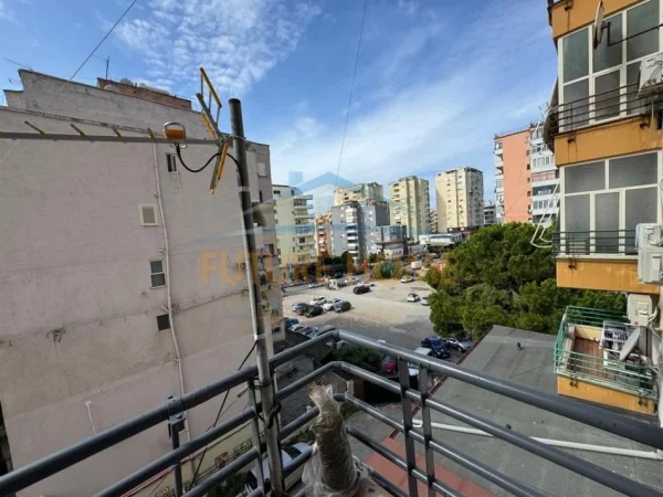 Durres, jepet me qera apartament 1+1+Ballkon Kati 3, 98 m² 350 € (Vollga, Durres.)