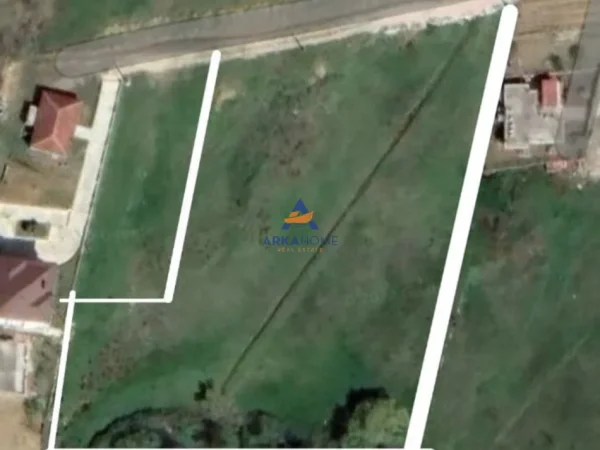 Tirane, shitet toke , 4.000 m² 60.000 € (BABRRU)