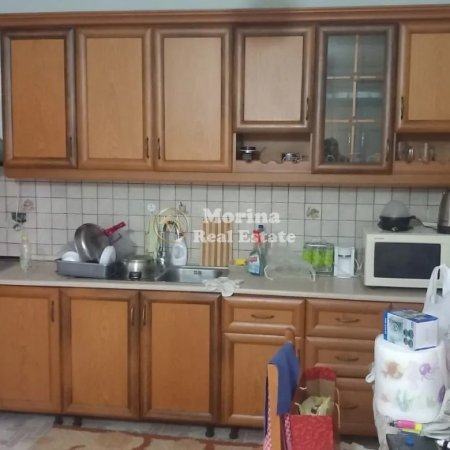 Tirane, jepet me qera apartament 2+1 Kati 1, 120 m² 350 € (Selite)