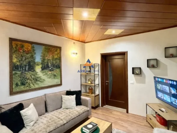 Tirane, jepet me qera apartament 1+1+Ballkon , 60 m² 624 € 