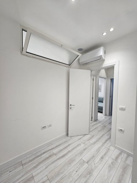 Tirane, jepet me qera apartament 1+1+Ballkon Kati 4, 60 m² 400 € (Shkoze/Rr.Ali Shefqeti)