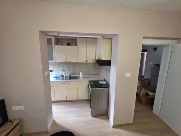 Tirane, jepet me qera apartament 1+1 Kati 3, 67 m² 600 € (Myslym Shyri)