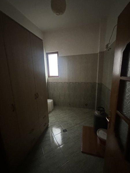 Tirane, jepet me qera apartament 3+1+Aneks+Ballkon Kati 3, 400 € 