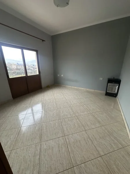 Tirane, jepet me qera apartament 3+1+Aneks+Ballkon Kati 3, 400 € 