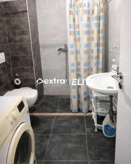 Tirane, jepet me qera apartament duplex 1+1+Ballkon Kati 3, 70 m² 600 € (Shkolla At Zef Pllumi)
