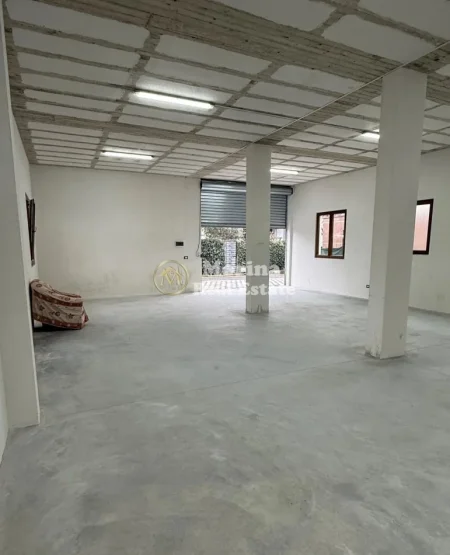 Tirane, jepet me qera ambjent biznesi Kati 0, 120 m² 650 € (Rruga Valbona, Laprake)