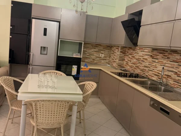 Tirane, shitet apartament 1+1+Ballkon Kati 5, 63 m² 125.000 €