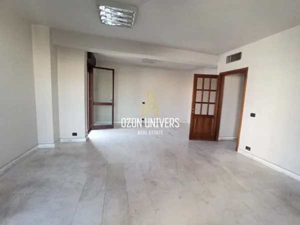 Tirane, jepet me qera ambjent biznesi Kati 7, 130 m² 1.800 € (Qender, pranë Toptanit)