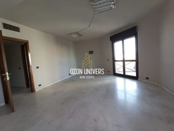 Tirane, jepet me qera ambjent biznesi Kati 7, 130 m² 1.800 € (Qender, pranë Toptanit)