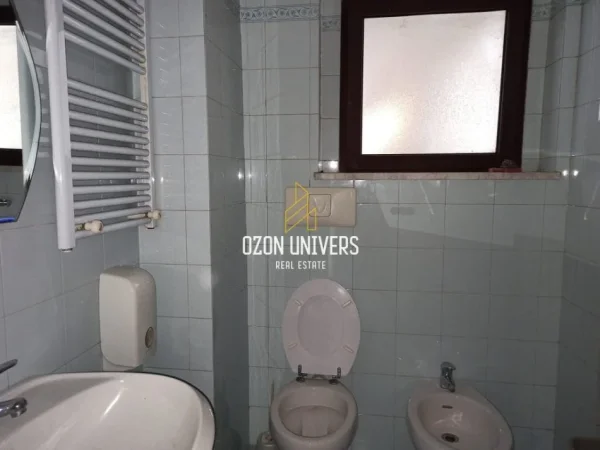 Tirane, jepet me qera ambjent biznesi Kati 7, 130 m² 1.800 € (Qender, pranë Toptanit)