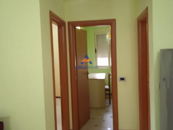 Tirane, jepet me qera apartament Kati 2, 707 m² 707 € (RRUGA E DURRESIT)