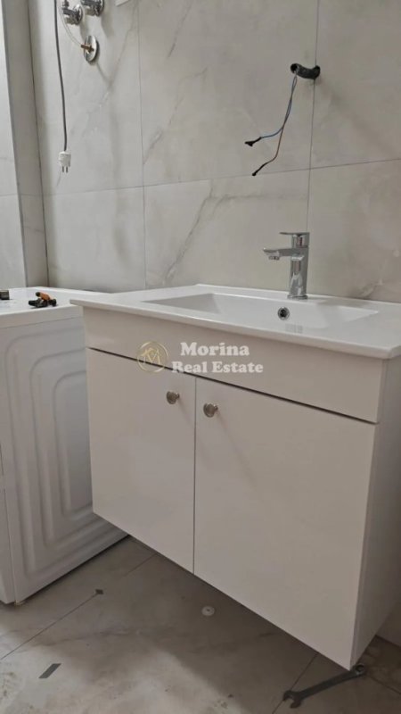 Tirane, jepet me qera apartament 1+1 Kati 1, 65 m² 500 € (Fresku)