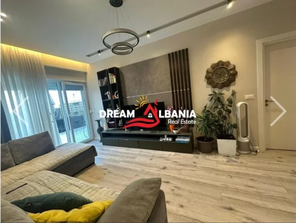 Tirane, shitet apartament duplex 3+1+Ballkon Kati 2, 240 m² 335.000 € (kodra e diellit)