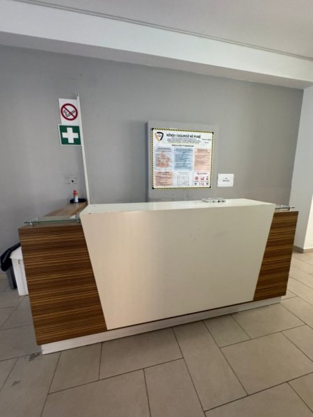 Tirane, jepet me qera ambjent biznesi Kati 1, 350 m² 3.200 € (ambasada amerikane)