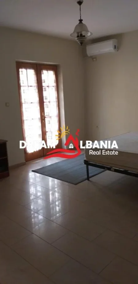 Tirane, shitet Vile 3 Katshe Kati 1, 500 m² 870.000 € (don bosko)