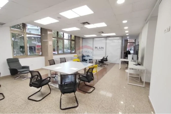 Tirane, jepet me qera zyre Kati 2, 235 m² 4.230 € (vasil shanto)