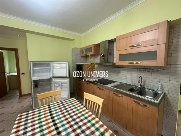 Tirane, jepet me qera apartament 1+1 Kati 2, 75 m² 650 € (Rruga e Durrësit)