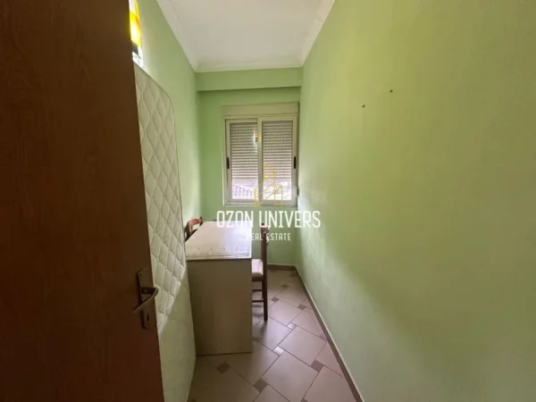 Tirane, jepet me qera apartament 1+1 Kati 2, 75 m² 650 € (Rruga e Durrësit)