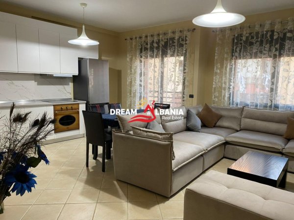 Tirane, jepet me qera apartament 2+1 Kati 10, 103 m² 900 € (9 katshet)