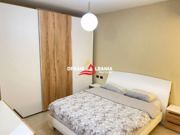 Tirane, jepet me qera apartament 2+1 Kati 10, 103 m² 900 € (9 katshet)