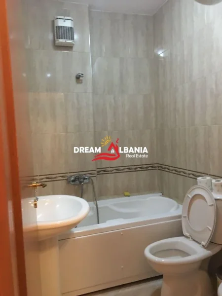 Tirane, jepet me qera apartament 2+1 Kati 10, 103 m² 900 € (9 katshet)