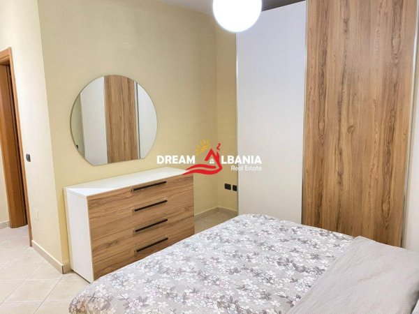 Tirane, jepet me qera apartament 2+1 Kati 10, 103 m² 900 € (9 katshet)