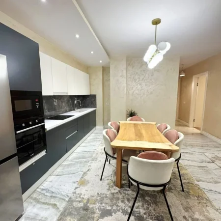 Tirane, shitet apartament 2+1 , 117 m² 