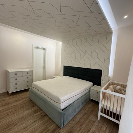 Tirane, shitet apartament 2+1 , 117 m² 