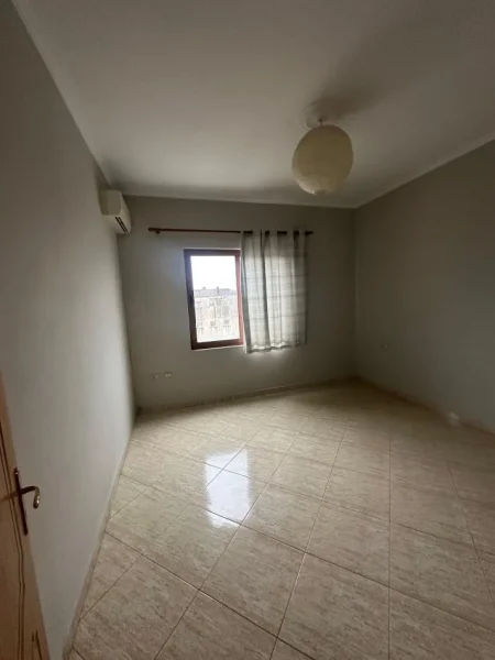 Tirane, jepet me qera apartament 3+1+Ballkon Kati 3, 130 m² 400 € (Fresk)