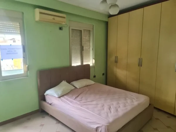 Tirane, jepet me qera apartament 1+1 , 74 m² 680 € (bbloku i ambasadave)