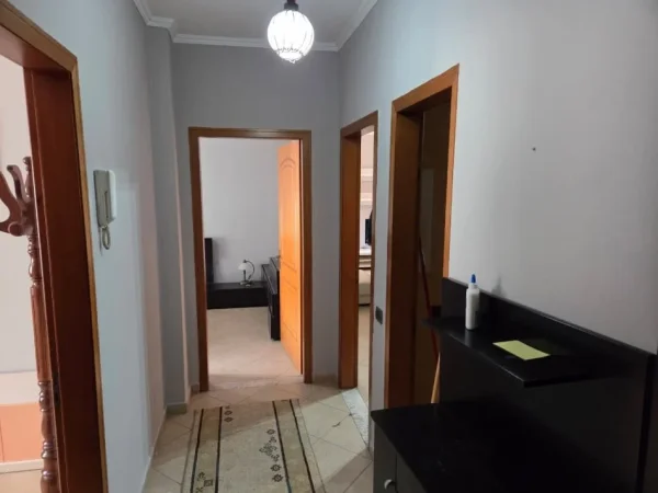 Tirane, jepet me qera apartament 2+1+Ballkon Kati 6, 106 m² 700 € (Selvia)