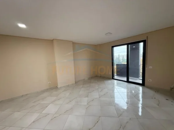 Tirane, jepet me qera apartament 1+1 Kati 3, 67 m² 500 € (Kombinat: prane Amerikan 3)