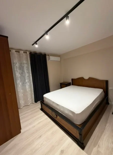 Tirane, jepet me qera apartament 2+1 Kati 1, 60 m² 550 € 