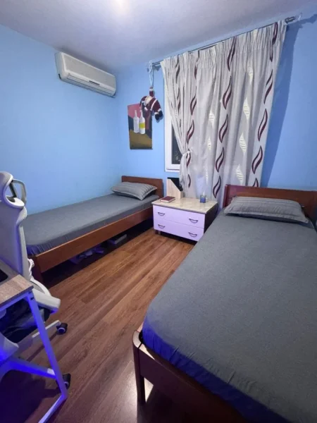 Tirane, jepet me qera apartament 2+1+Ballkon Kati 3, 95 m² 900 € (Juridiku)