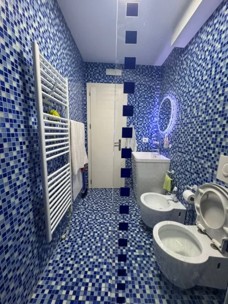 Tirane, jepet me qera apartament 2+1+Ballkon Kati 3, 95 m² 900 € (Juridiku)